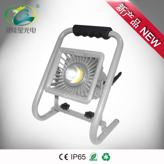 LED便携式调光充电泛光灯