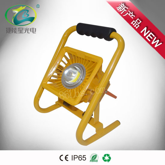 LED便携式调光充电泛光灯