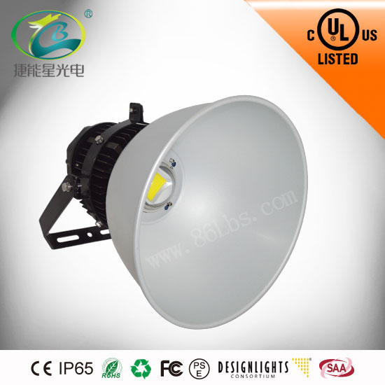 LED塔吊灯应用于香港现代货柜码头