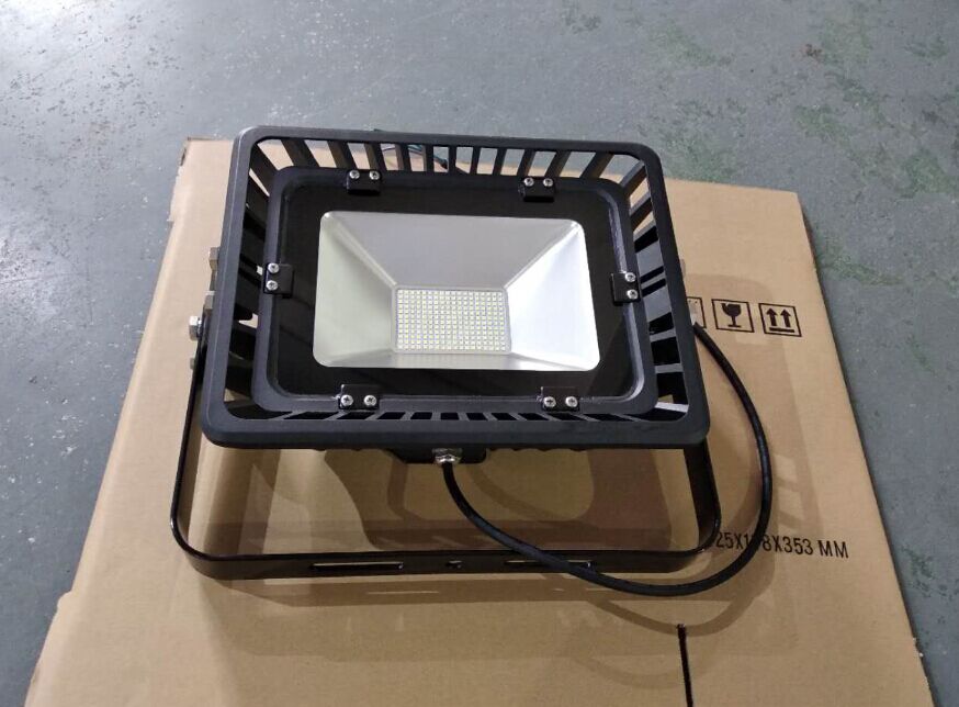 350系列泛光灯80-150W采用高亮3030灯珠